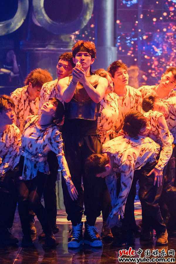 《街舞3》火舞台battle开启 钟汉良战队团魂之力势不可挡