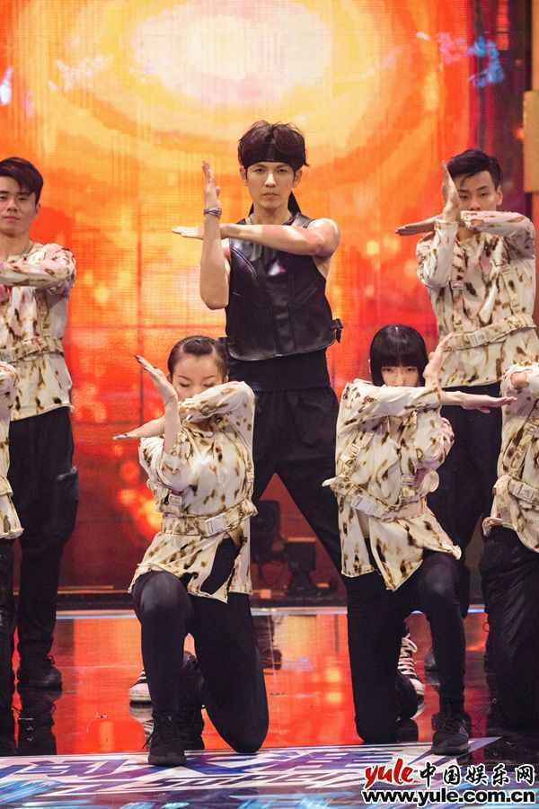 《街舞3》火舞台battle开启 钟汉良战队团魂之力势不可挡