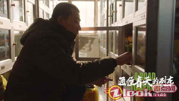 在黑暗中浴火重生 李岷城任素汐《通往春天的列车》今日上映