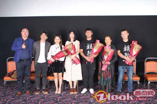 图4《朝颜》众主创合影 《朝颜》首映礼获赞 众人齐聚为女性电影佳作喝彩
