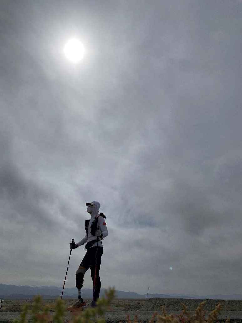 刀锋战士完成513公里挑战，刷新腿部截肢者长距离越野世界纪录