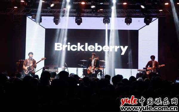 脆莓同名新专上线——这是脆莓的世界,也是你们的世界