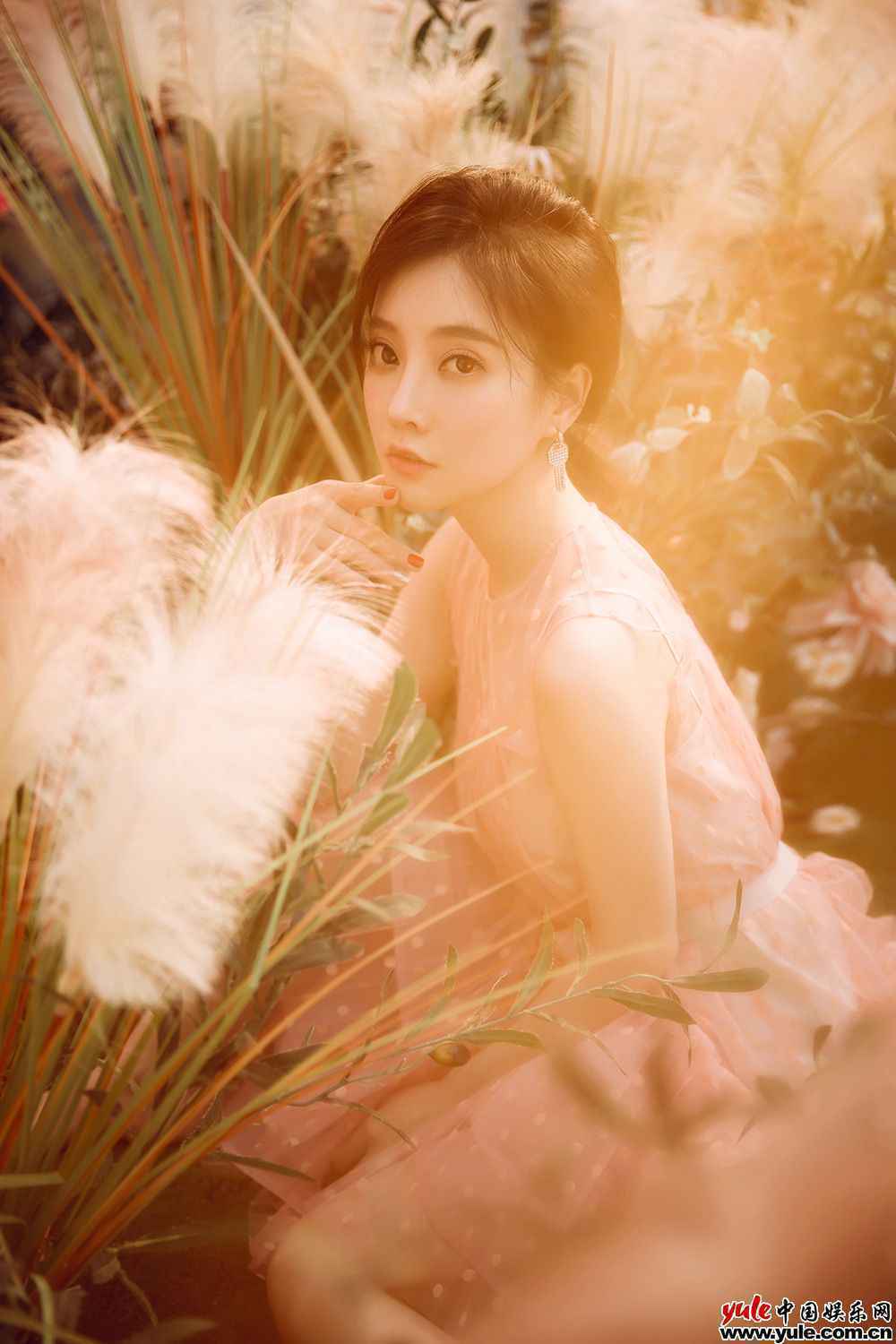 冯提莫新歌《恋夏记》上线 怀恋夏天美好相伴