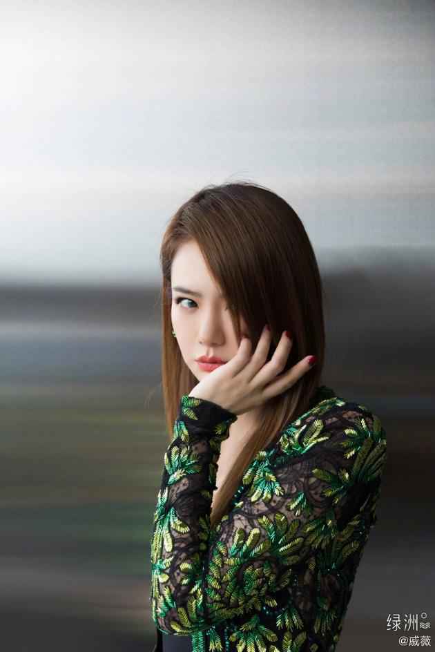 戚薇发文宣布退出《新手驾到》 透露脚伤已好转