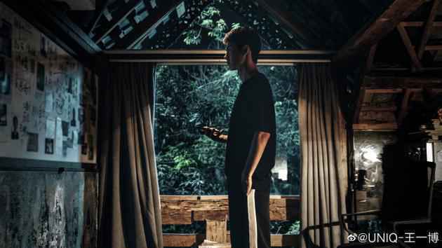 王一博杀青晒陈宇剧照：谢谢照顾，不舍