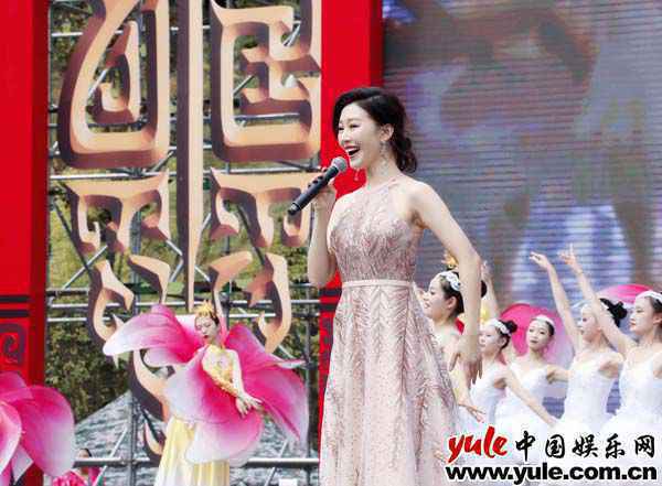 常思思受邀出席中国农民丰收节活动 完美花腔高音致敬劳动者