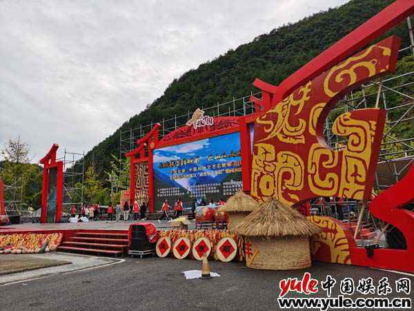 常思思受邀出席中国农民丰收节活动 完美花腔高音致敬劳动者