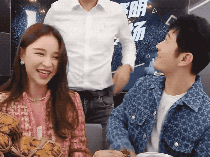 雪梨黄晓明直播 同框互动太养眼