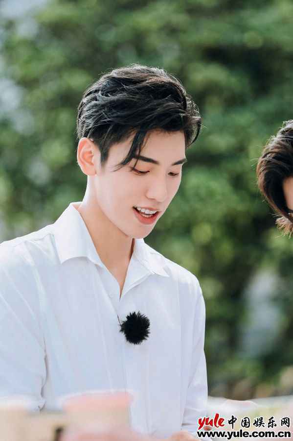 王子异科目二未过《新手驾到》幽默自侃遭全网热议