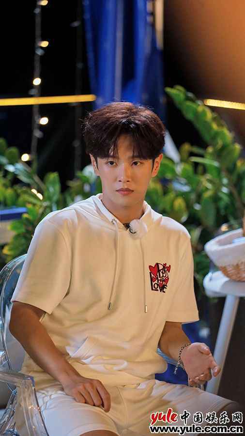 《完美的夏天》吴宣仪张晓龙“种珊瑚” 拍摄短视频呼吁环保