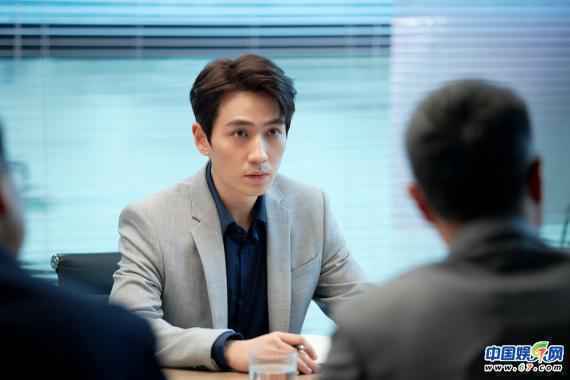 《亲爱的自己》持续播出 朱一龙诠释30+奋斗青年缩影