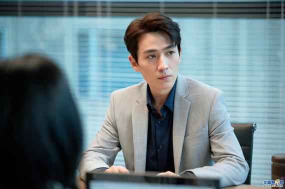 《亲爱的自己》持续播出 朱一龙诠释30+奋斗青年缩影