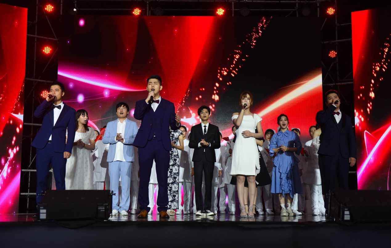 时代强音致敬北大医学 虎牙《真正的歌手》校园巡演首场开唱