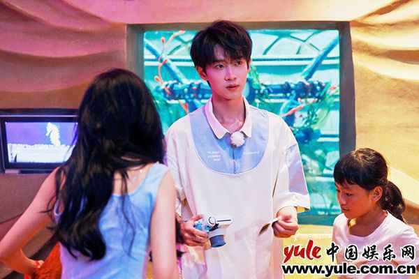 《完美的夏天》出岛寻梦 李汶翰变身“海王”挑战高台跳水