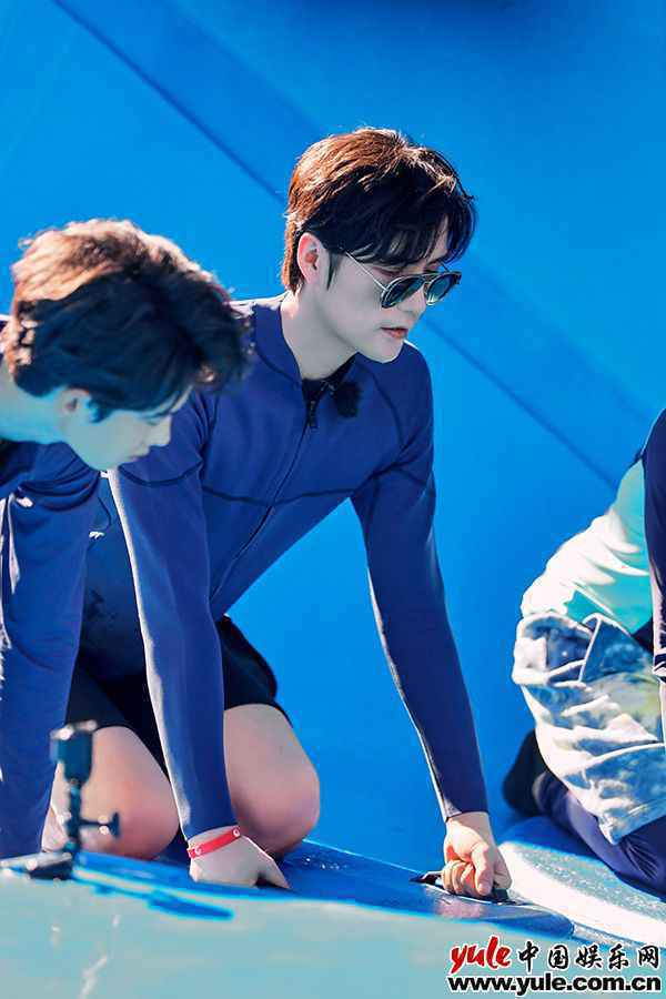 《完美的夏天》出岛寻梦 李汶翰变身“海王”挑战高台跳水