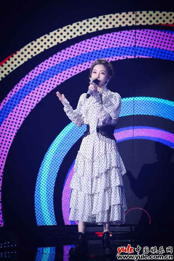 冯提莫《我们的歌2》大展实力 引全场跟唱