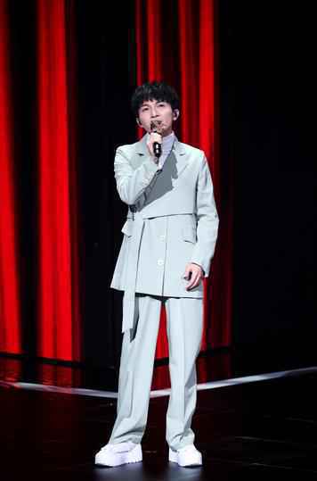 东方卫视《我们的歌》阿云嘎周深同台“互怼” 费玉清李克勤秀舞姿