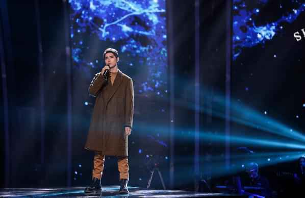 东方卫视《我们的歌》阿云嘎周深同台“互怼” 费玉清李克勤秀舞姿