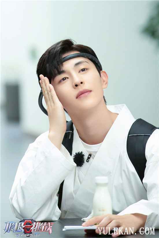 邓伦《极限挑战》化身杨过 面试乌龙逗趣不断