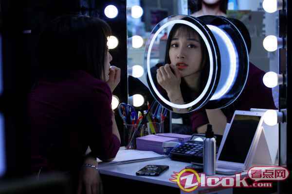 《爱情呼叫等待》定档11月11日 年度轻松解压喜剧献映双十一