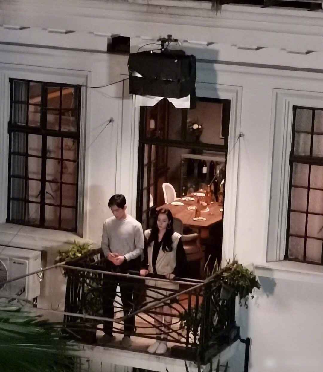 杨洋、迪丽热巴最新路透曝光，俊男靓女CP感超强，引观众期待！