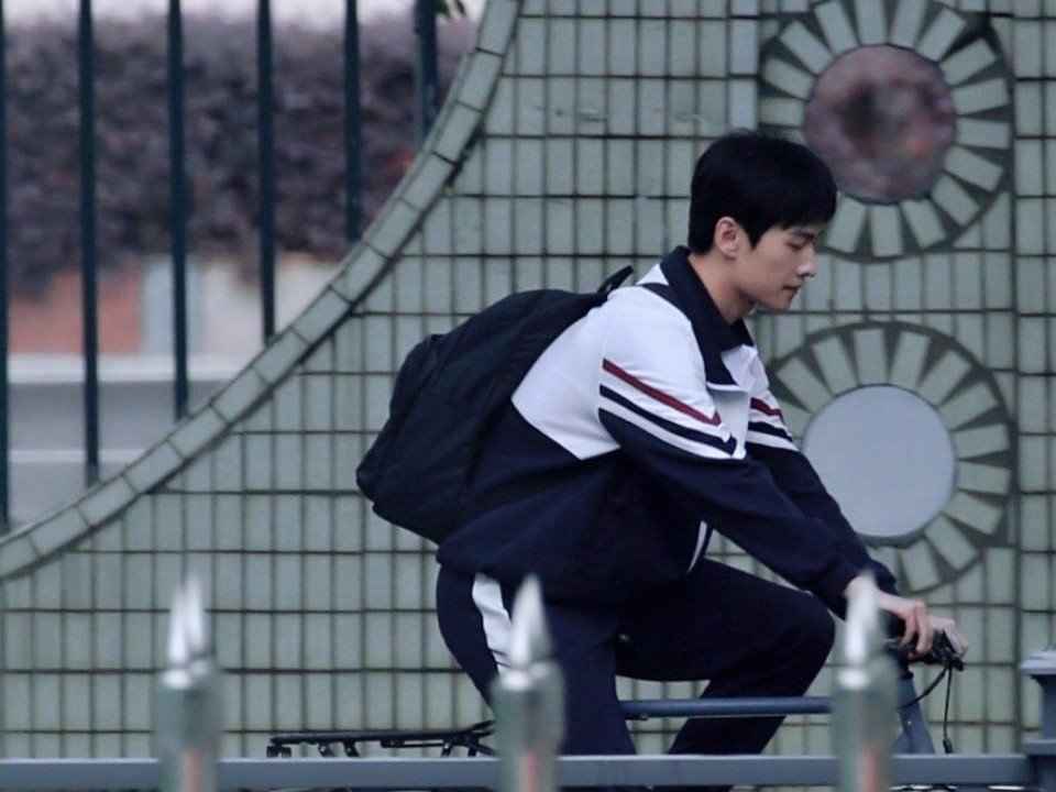 杨洋、迪丽热巴最新路透曝光，俊男靓女CP感超强，引观众期待！