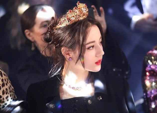 杨洋、迪丽热巴最新路透曝光，俊男靓女CP感超强，引观众期待！