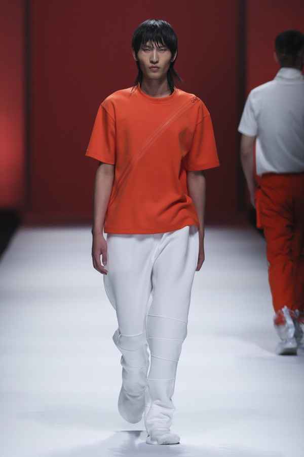 From Sky To Space 飞向太空