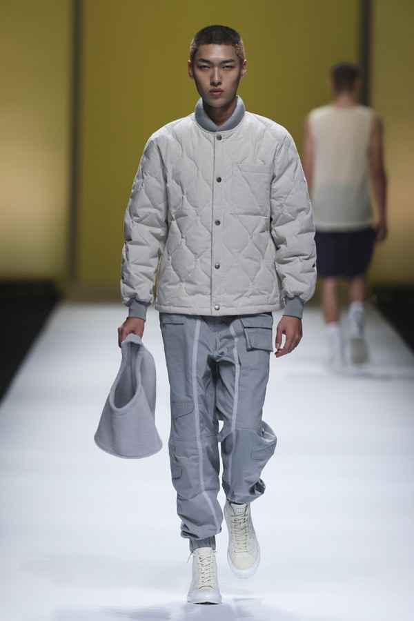 From Sky To Space 飞向太空