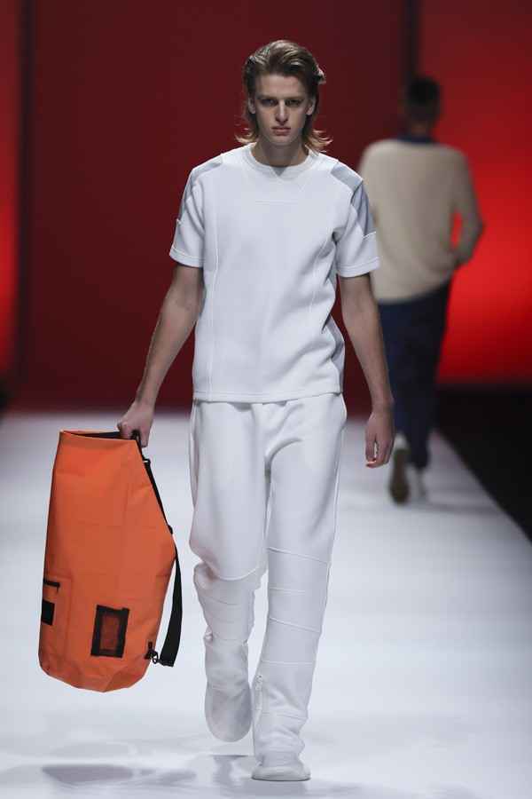 From Sky To Space 飞向太空