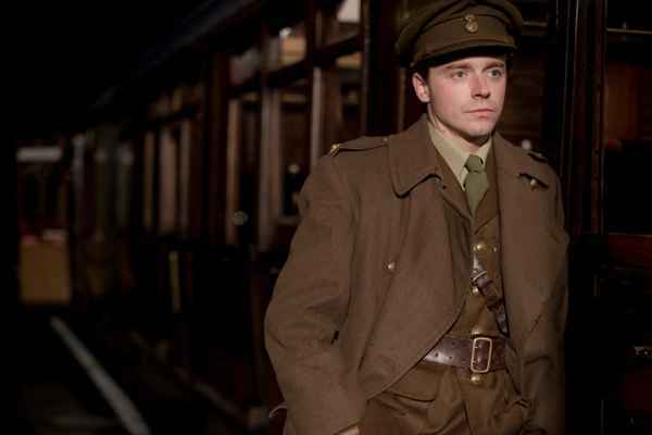 一战题材传记片《祝祷》首曝剧照!杰克劳登饰演著名反战诗人萨松