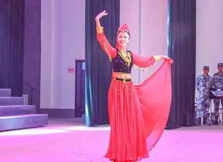 佟丽的娅新疆舞福利大放送 超治愈系励志“暖心丫”