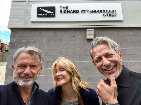 《侏罗纪世界3》正式杀青！18个月拍摄4万次新冠检测800万美元防疫费用