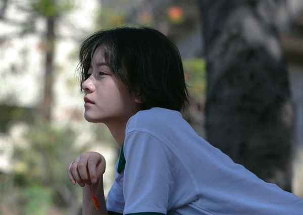 085836.92339705_1280 万茜李庚希《兔子暴力》曝东京电影节版海报 影片首映大获好评