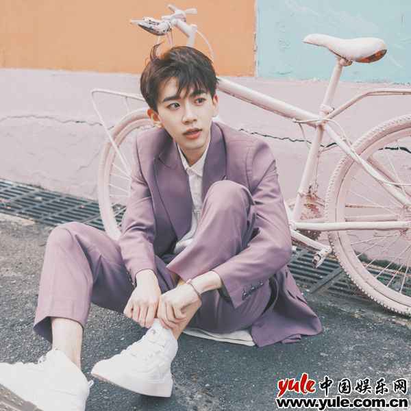 费启鸣全新演绎经典歌曲《我要找到你》 清澈温柔声线诠释少年心事