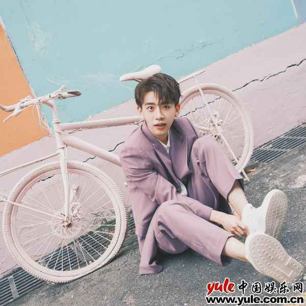 费启鸣全新演绎经典歌曲《我要找到你》 清澈温柔声线诠释少年心事