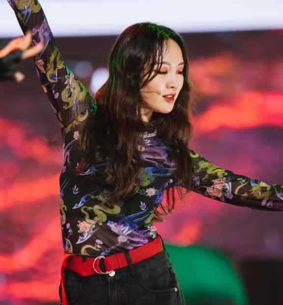 孟佳回应选择张含韵PK：提前说了 不会伤害到友情