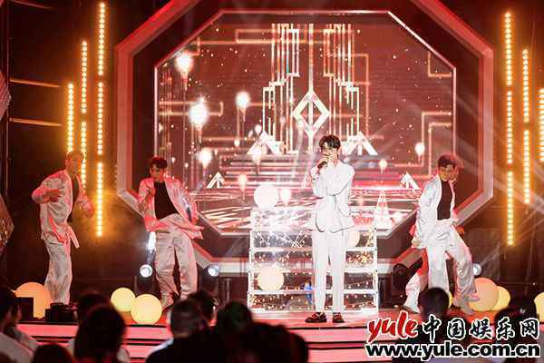 《完美的夏天》迎收官之夜,张韶涵李汶翰全新演绎《快乐崇拜》