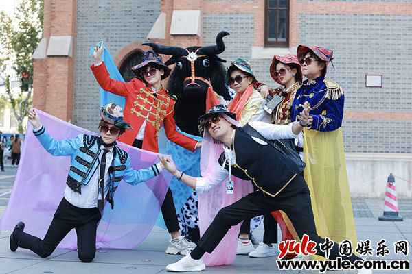 6人合照 《神奇公司在哪里》今晚首播,神奇员工足不出“沪”环游世界