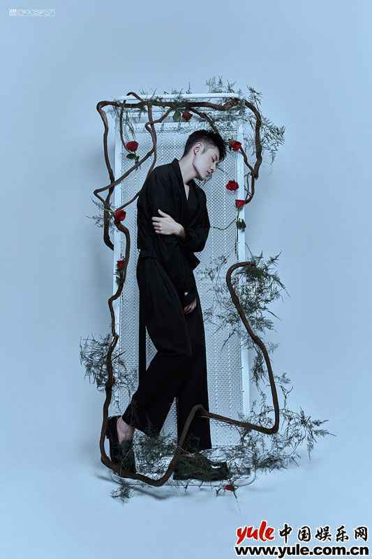 彭楚粤原创EP主打单曲《极度舒适》上线 浪漫诠释舒适律动