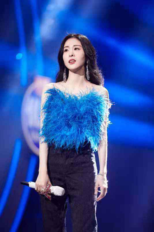 张碧晨《我们的歌》再唱金曲 诠释异域飞仙的《神奇》