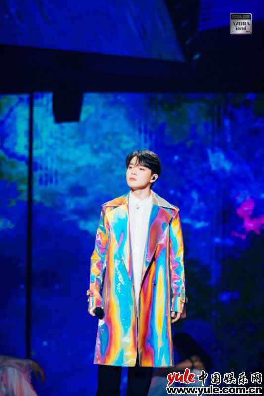 尤长靖演绎超燃舞台《启》 超长高音实力不凡