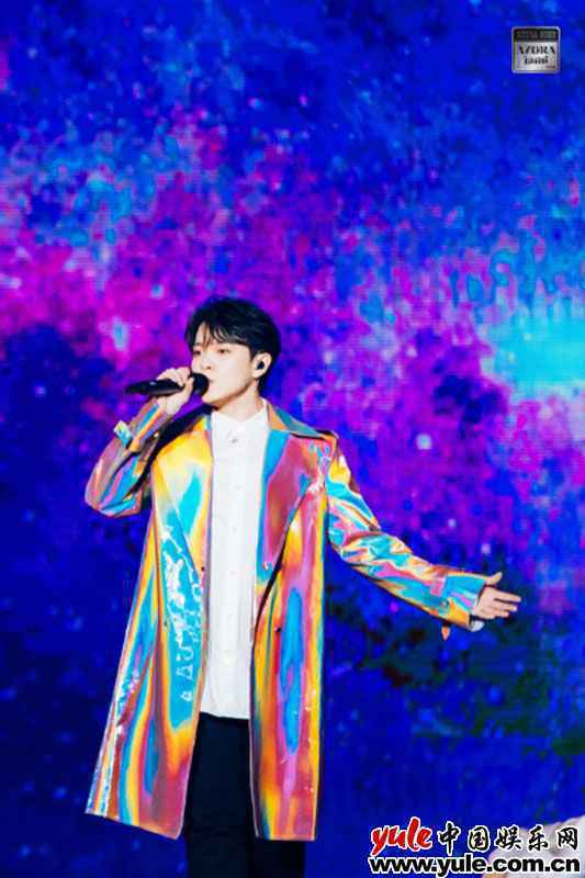 尤长靖演绎超燃舞台《启》 超长高音实力不凡