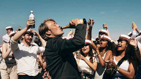 酒精计划 麦斯米科尔森回应被曝出演格林德沃 新片《酒精计划》代表丹麦竞逐奥斯卡