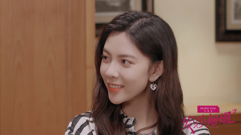 《发光的姐姐》张萌宋妍霏双美合体，娱乐圈的抢单真闺蜜！