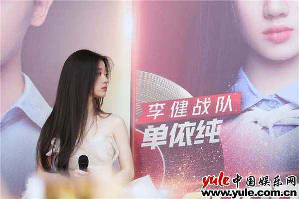 乐坛新星单依纯官宣加入百沐娱乐 携手开启音乐新时代