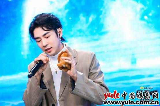 跨界歌手展现全开麦实力 董思怡全新身份空降《见面吧!电台》