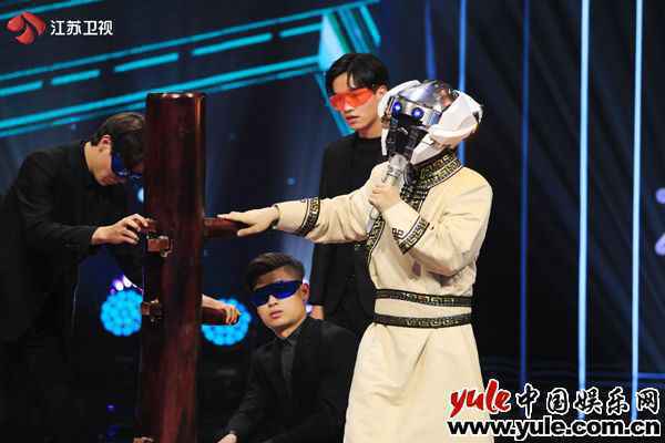 《蒙面唱将猜猜猜》给自己点了一首《我怎么这么好看》