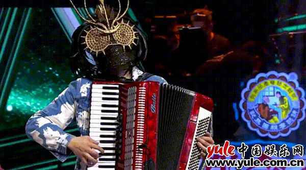 《蒙面唱将猜猜猜》给自己点了一首《我怎么这么好看》