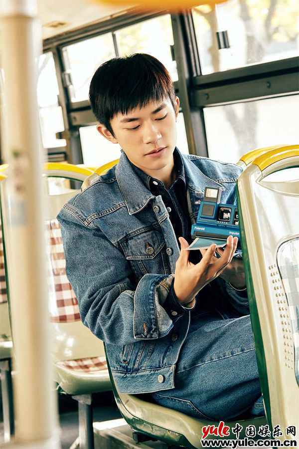 易烊千玺《爱的箴言》MV上线 象征每个人的成长历程